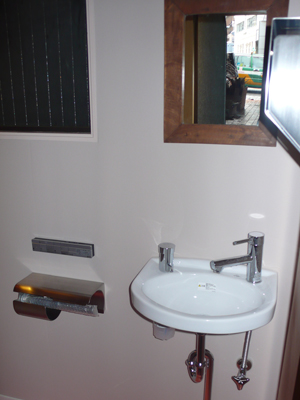 タンクレストイレ サティスでスッキリとしたトイレ室へ タンクレストイレ サティスでスッキリとしたトイレ室へ